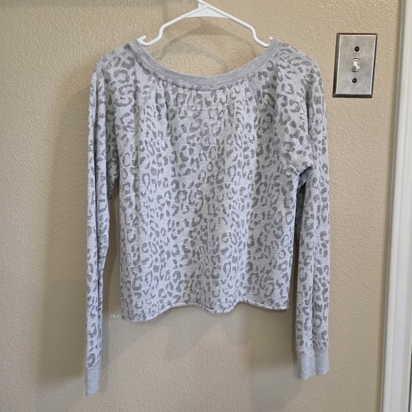 Aeropostale Womens Leopard Print Cut off long Sleeve Sweater Size Medium - Picture 5 of 9